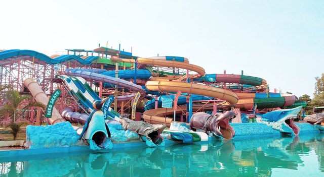 सूरत में मनोरंजन के लिए फेमस वाटर फन पार्क - Surat Me Manoranjan Ke Liye Famous Hai Water Fun Park In Hindi