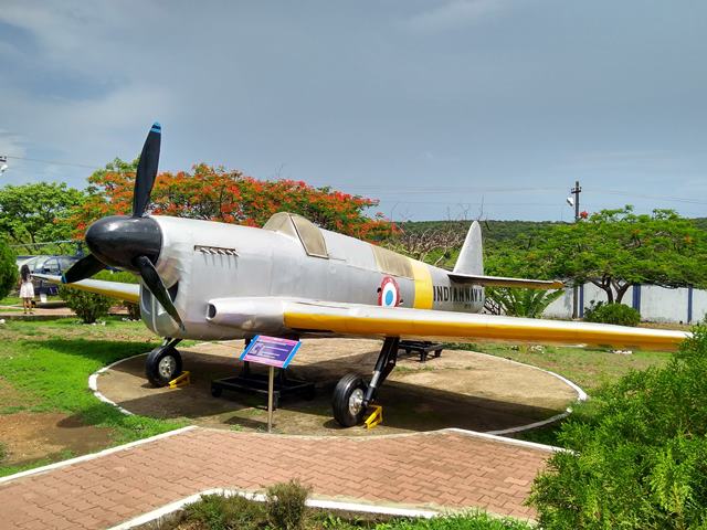 नेवल एविएशन म्यूजियम की आउटडोर गैलरी - Naval Aviation Museum Outdoor Gallery In Hindi