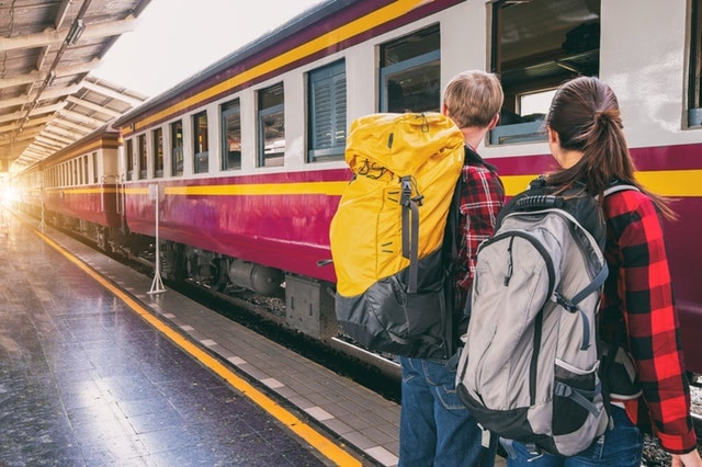 ट्रेन से गुरुग्राम कैसे पहुँचे - How To Reach Gurugram By Train In Hindi