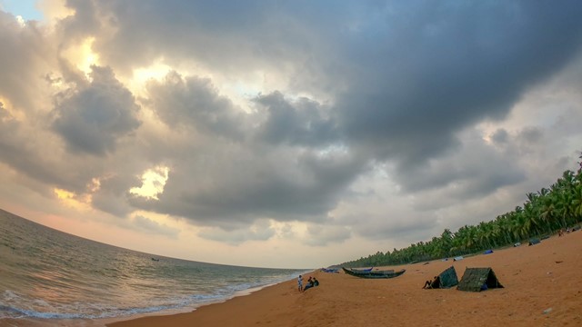 त्रिवेंद्रम में घूमने के लिए पुथेनथोप बीच - Thiruvananthapuram Me Ghumne Ke Liye Puthenthope Beach In Hindi