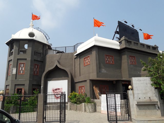 सूरत में प्रसिद्ध शिरडी साईं बाबा मंदिर - Surat Me Prasidh Shirdi Sai Baba Mandir In Hindi