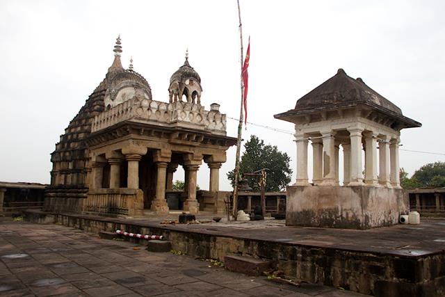 जबलपुर का प्रसिद्ध धार्मिक स्थल चौसठ योगिनी मंदिर - Jabalpur Ka Prasidh Dharmik Sthal Chausath Yogini Temple In Hindi