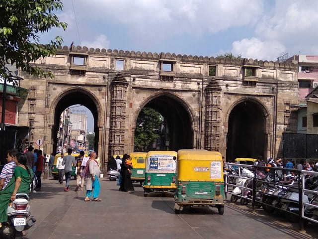 अहमदाबाद के पर्यटन स्थल लाल दरवाजा - Ahmedabad Ke Paryatan Sthal Lal Darwaja In Hindi