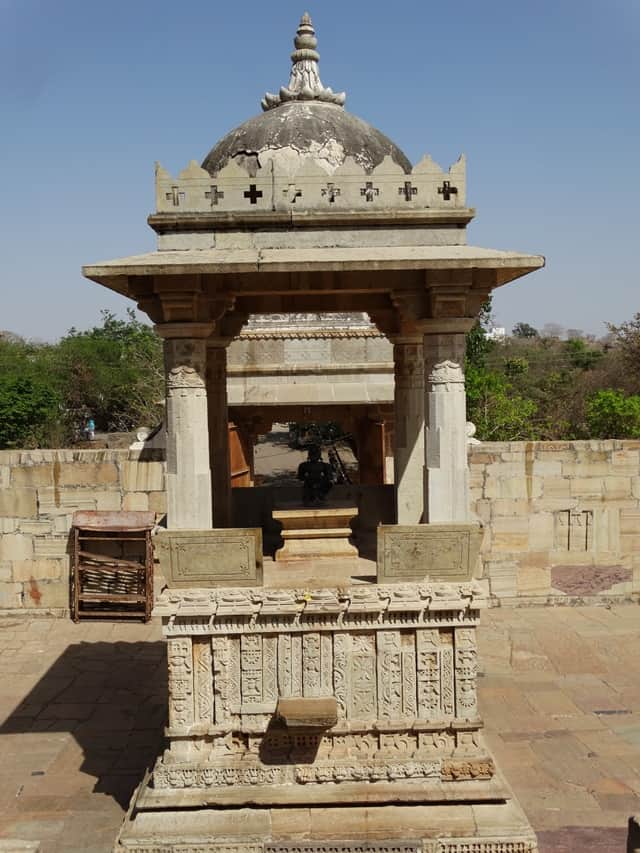 चित्तौड़गढ़ के दर्शनीय स्थल श्यामा मंदिर - Chittorgarh Ke Darshniya Sthal Kumbhshyam Temple In Hindi