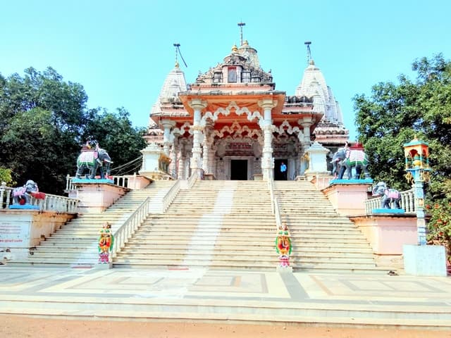 विजयवाड़ा के आकर्षण स्थान हिनकर तीर्थ - Vijayawada Ka Prasidh Hinkar Tirtha In Hindi