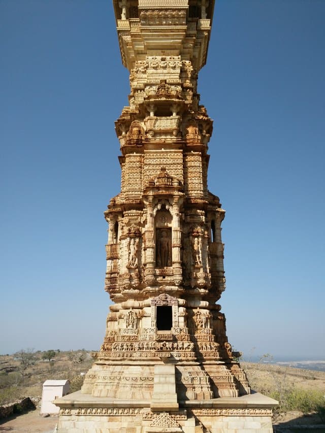 चित्तौड़गढ़ पर्यटन में देखने वाली जगह कीर्ति स्तम्भ - Chittorgarh Paryatan Me Dekhne Wali Jagah Kirti Stambh In Hindi