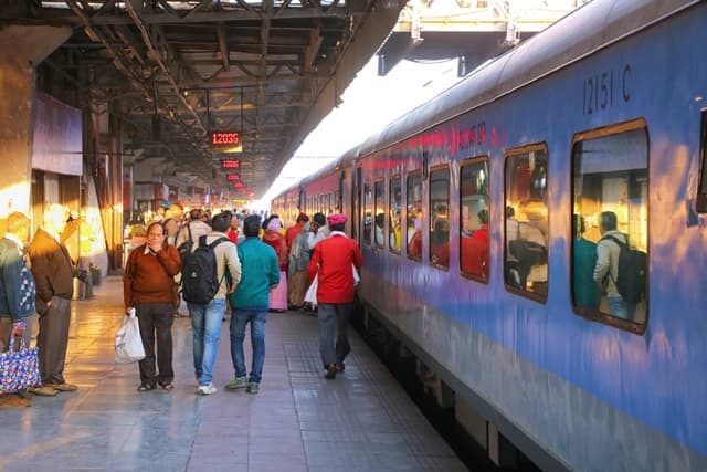 ट्रेन द्वारा द्वारका कैसे पहुंचें - How To Reach Dwarka By Train In Hindi