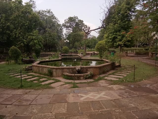 अहमदाबाद की सैर पर घूमे लॉ गार्डन - Ahmedabad Ki Yatra Me Ghume Law Garden In Hindi