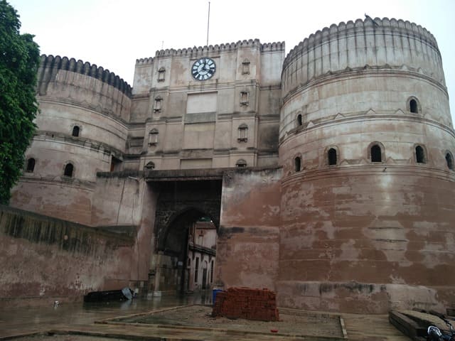 अहमदाबाद टूरिज्म में घूमे भद्र किला और किशोर दरवाजा - Ahmedabad Tourism Me Ghume Bhadra Fort In Hindi