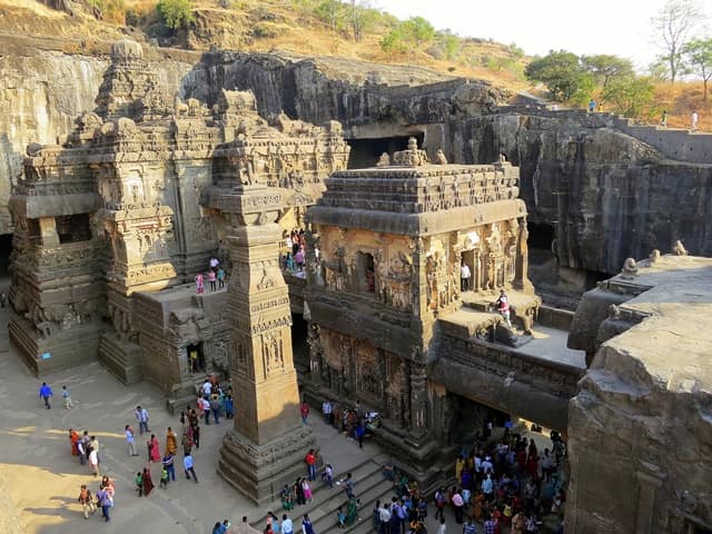 एलोरा का दर्शनीय स्थल रामेश्वर गुफा - Ellora Ka Dharshaniya Sthal Rameshwaram Gufa In Hindi