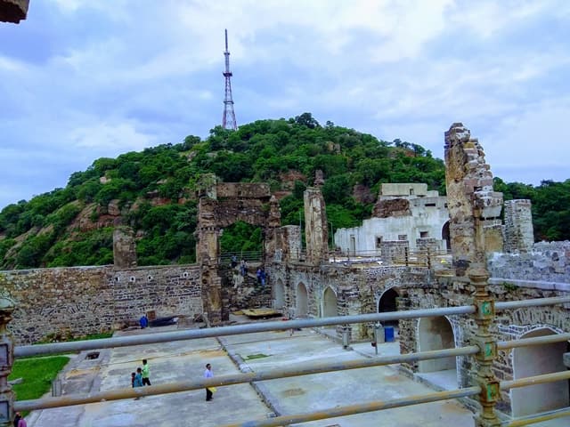 विजयवाड़ा में घूमने के लिए ऐतिहसिक किला कोंडापल्ली किला - Vijayawada Ka Aitihasik Kondapalli Fort In Hindi