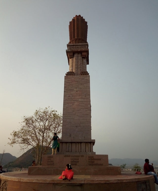 विजयवाड़ा में देखने वाली जगह गांधी स्तूप - Vijaywada Me Ghumne Ki Jagah Gandhi Stupa In Hindi