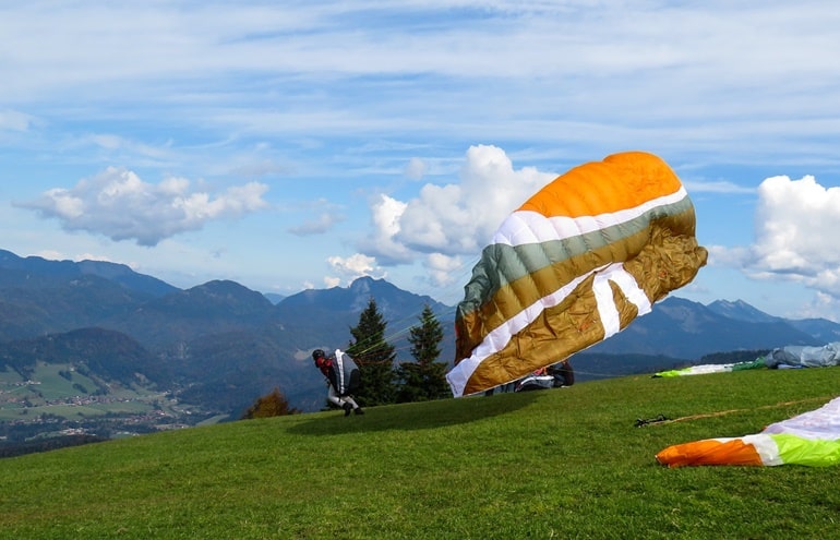 Paragliding In Kullu In Hindi
