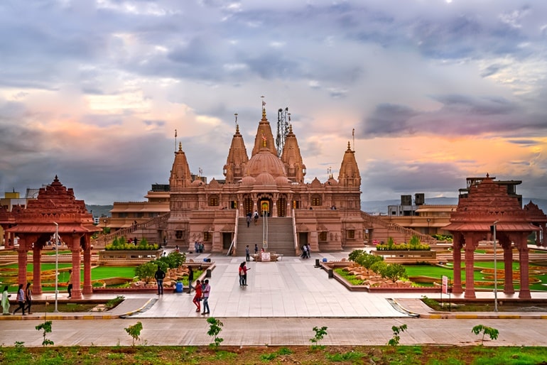 भारत के प्रमुख धार्मिक स्थल और इनकी यात्रा – Hindusthan Ke Pavitra Tirth Sthal In Hindi