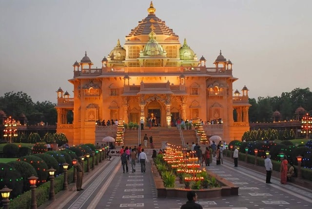अहमदाबाद में प्रसिद्ध धार्मिक स्थल स्वामीनारायण अक्षरधाम मंदिर – Ahmedabad Mein Prasidh Dharmik Sthal Swaminarayan Akshardham Temple In Hindi