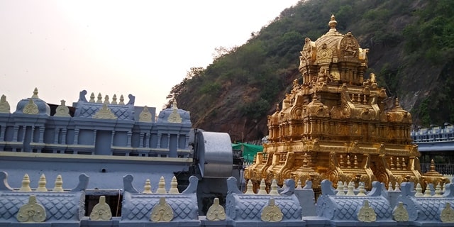 विजयवाड़ा का प्रसिद्ध धार्मिक स्थान कनक दुर्गा मंदिर - Vijayawada Ka Prasidh Kanaka Durga Temple In Hindi