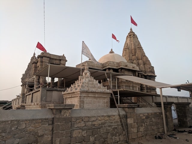 द्वारका पर्यटन में धार्मिक स्थल रुक्मणीदेवी मंदिर - Dwarka Paryatan Sthan Rukminidevi Temple In Hindi