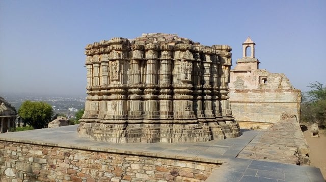चित्तौड़गढ़ के दर्शनीय स्थान विजय स्तम्भ - Chittorgarh Ka Akarshan Sthal Vijay Stambh In Hindi