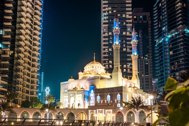दुबई का प्रसिद्ध जुमेरा मस्जिद