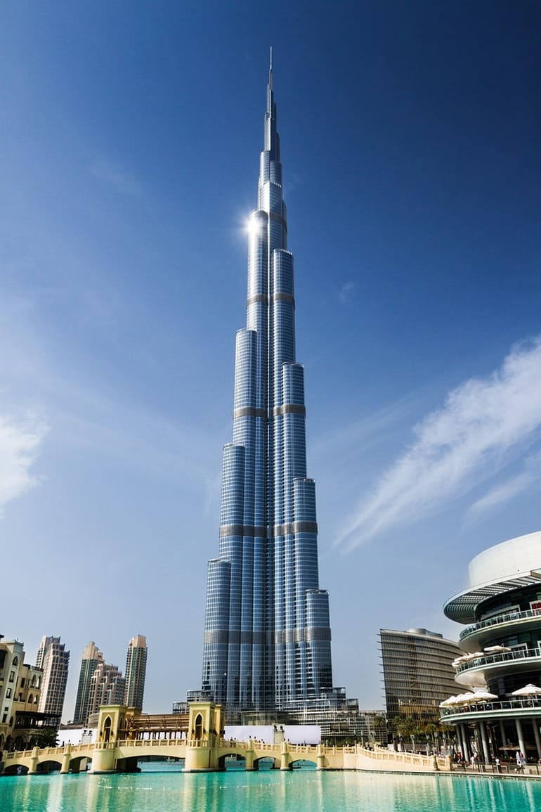 दुबई पर्यटन की फेमस बुर्ज खलीफा इमारत