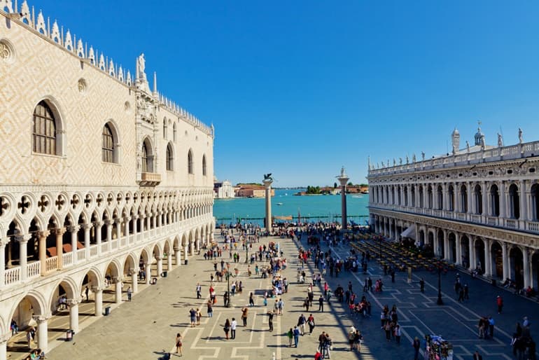 वेनिस के पर्यटन स्थल म्यूजियो कोर्रर