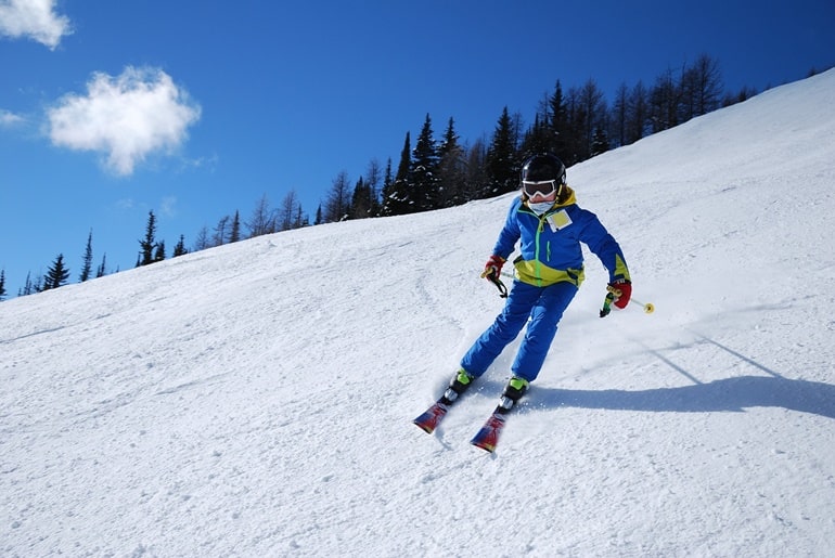 मनाली में स्कीइंग के लिए रोहतांग दर्रे 