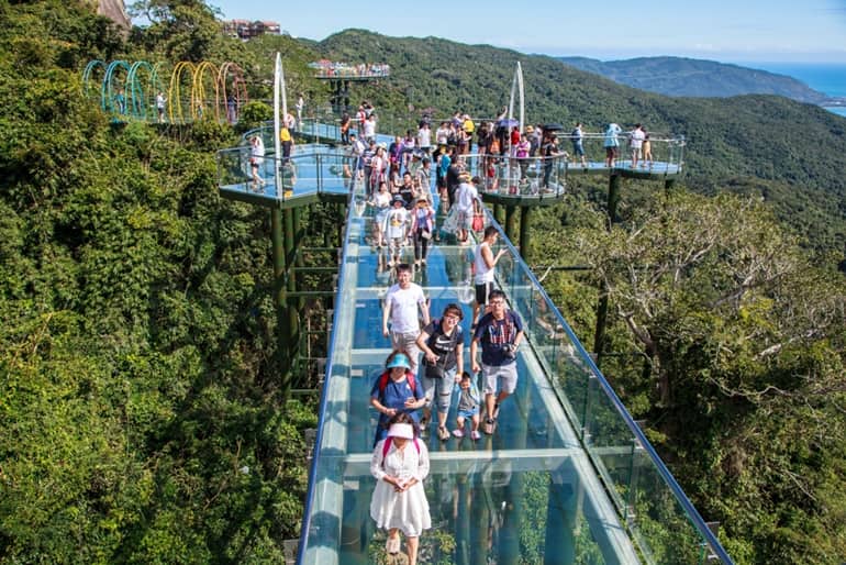 दुनिया में नवा सबसे खतरनाक पुल ग्लास बोटोमेड ब्रिज हनुं