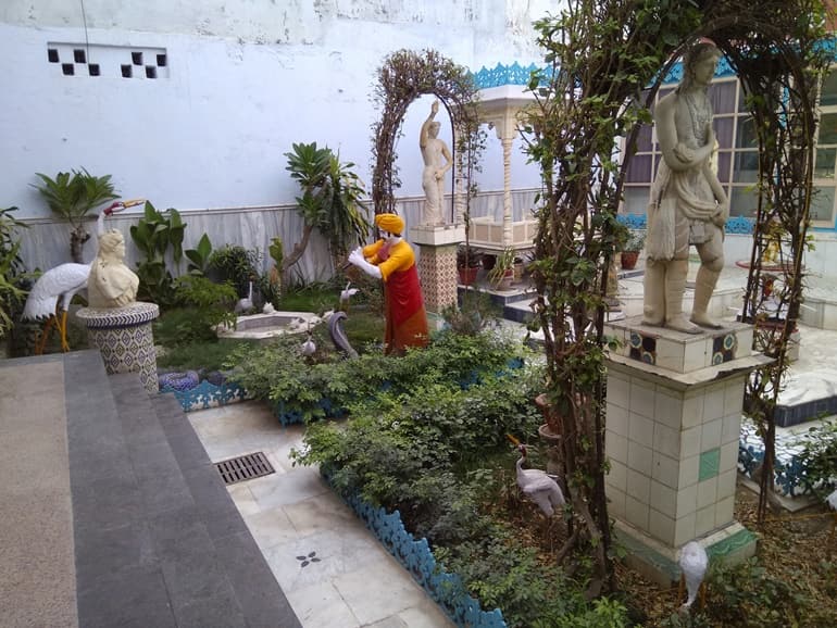 कानपूर में देखने लायक जगह कांच का मंदिर कानपुर (जैन ग्लास मंदिर)
