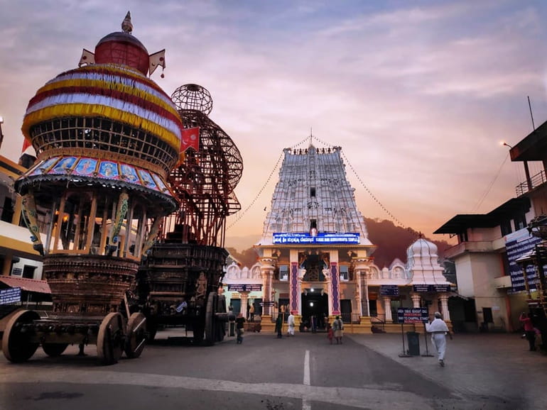 कर्नाटक के कुक्के सुब्रमण्या मंदिर की संरचना 
