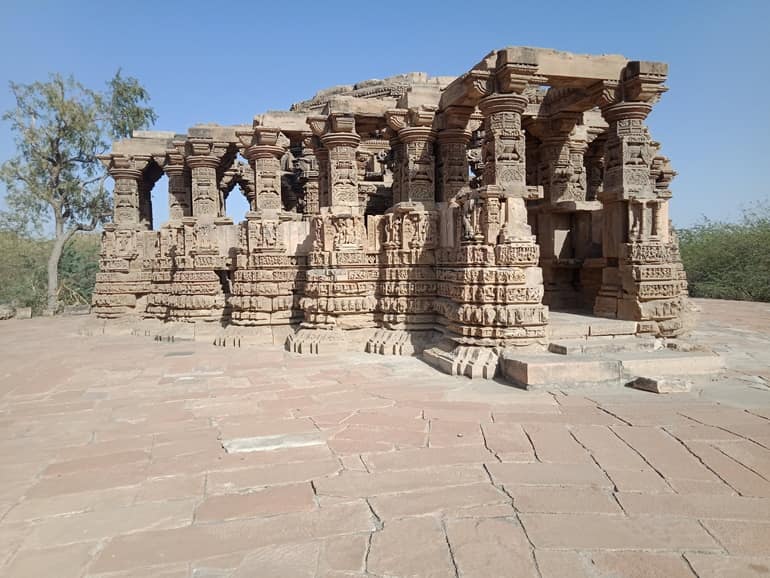 बाड़मेर के फेमस टूरिस्ट प्लेस जूना फोर्ट और मंदिर 