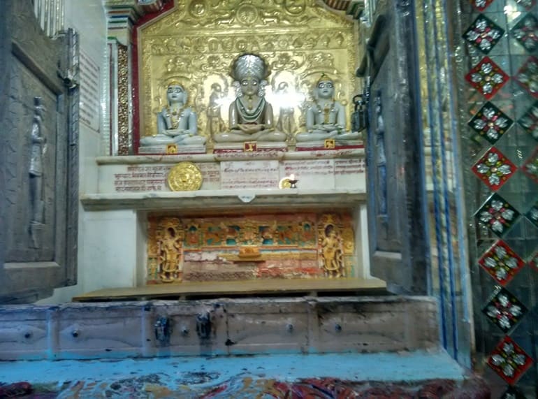 बाड़मेर में प्रसिद्ध जगह चेतामणि पारसनाथ जैन मंदिर 