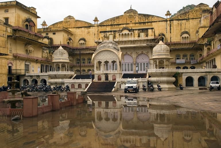 सिटी पैलेस अलवर घूमने और इसके दर्शनीय स्थल की जानकारी - City Palace Alwar In Hindi