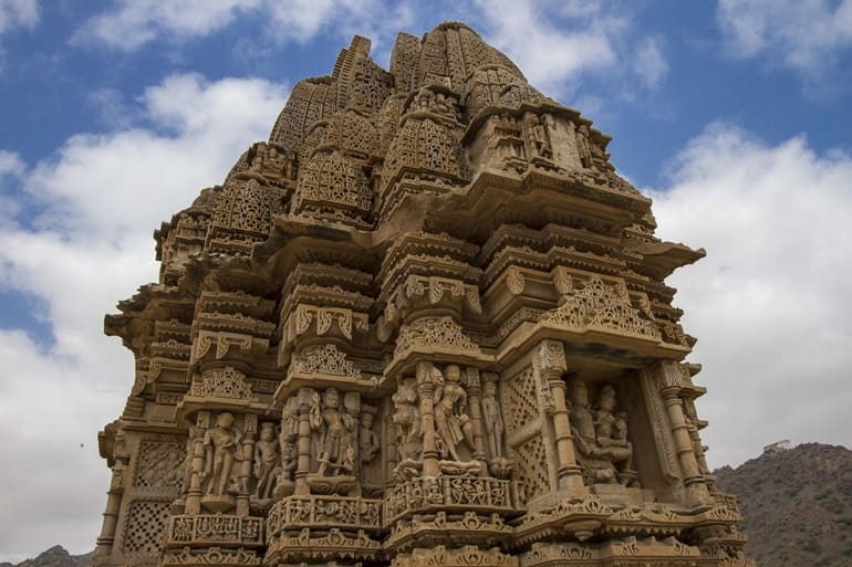 बाड़मेर में प्रसिद्ध धार्मिक स्थल किराडू मंदिर 