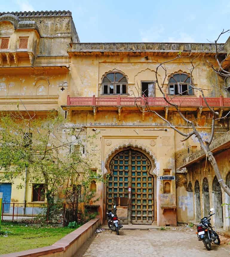 झालावाड़ किले घूमने और इसके पर्यटन स्थल की जानकारी - Jhalawar Fort (Garh Palace) Information In Hindi