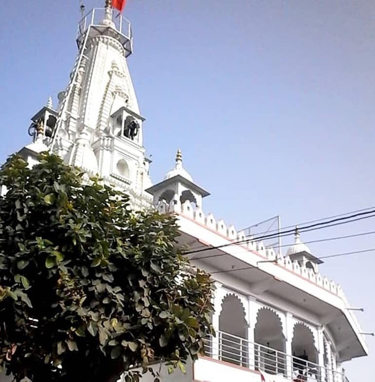 श्री चारभुजा नाथ का मंदिर 