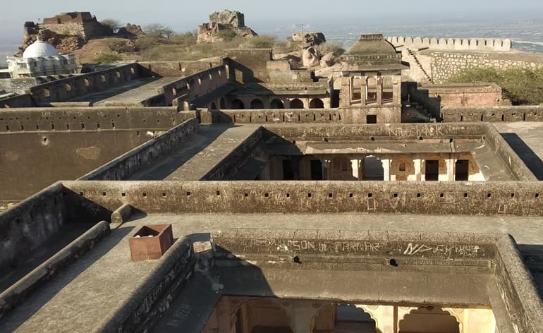 जालौर किला के इतिहास और इसके पर्यटन स्थल घूमने की पूरी जानकारी - Jalore Fort In Hindi