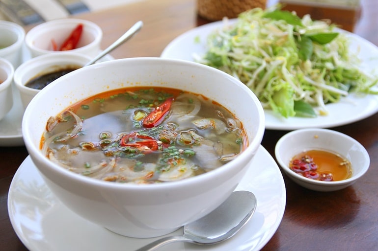 वियतनाम में खाने के लिया स्थानीय भोजन 