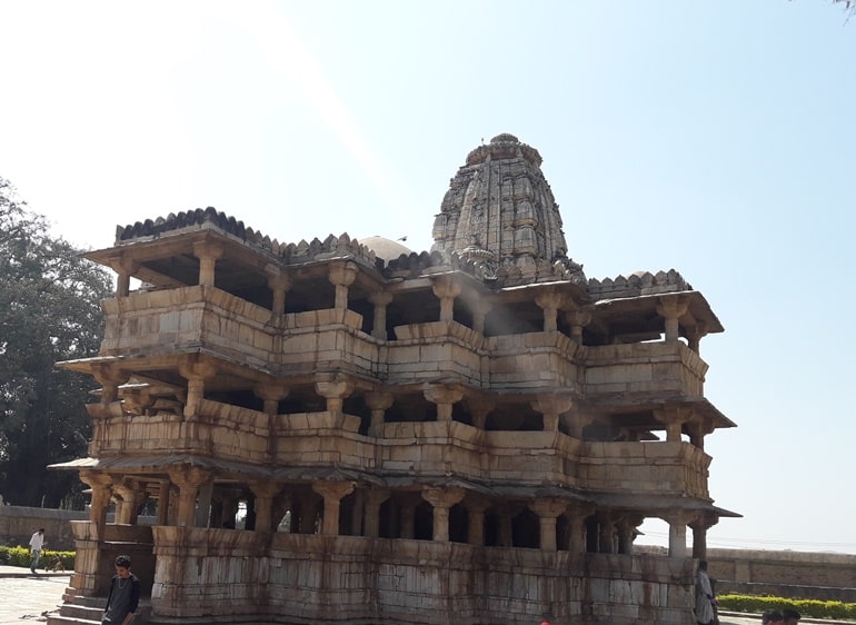डूंगरपुर के दर्शनीय स्थल देव सोमनाथ मंदिर