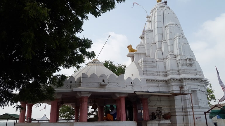 डूंगरपुर के धर्मिक स्थल बेणेश्वर मंदिर 