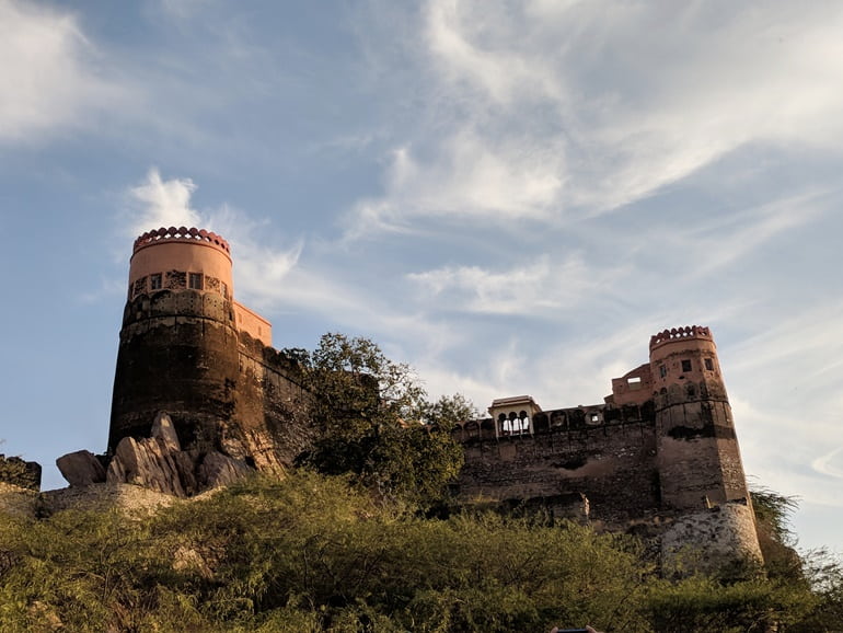 दौसा के पर्यटन स्थल माधोगढ़ किला