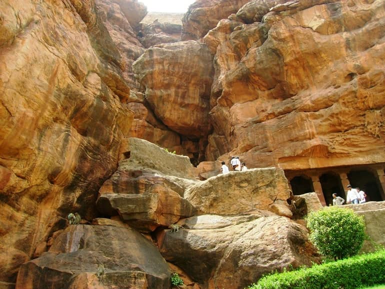 बादामी गुफा मंदिर की संरचना 