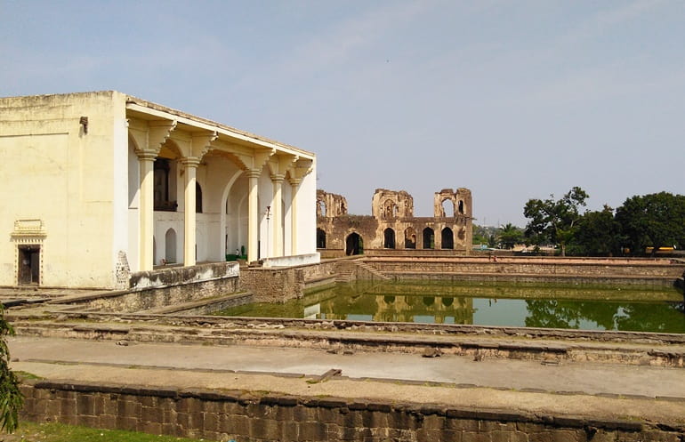 मिठारी और असर महल बीजापुर