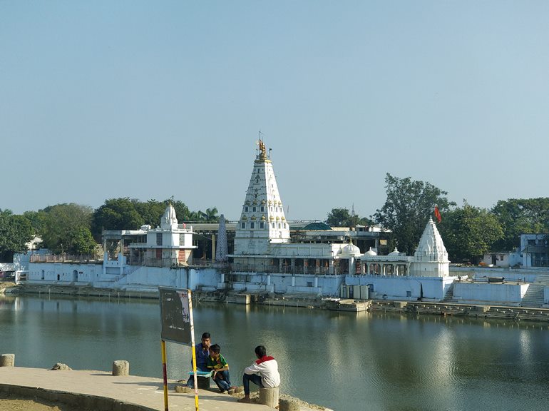 मध्य प्रदेश का प्रसिद्ध मंदिर श्री पशुपतिनाथ मंदिर 