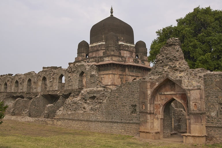 मांडू के दर्शनीय स्थल दारा खान का मकबरा