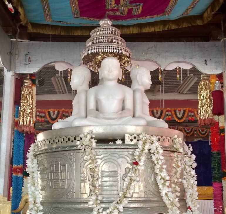  श्रवणबेलगोला का पर्यटन स्थल जैन मठ