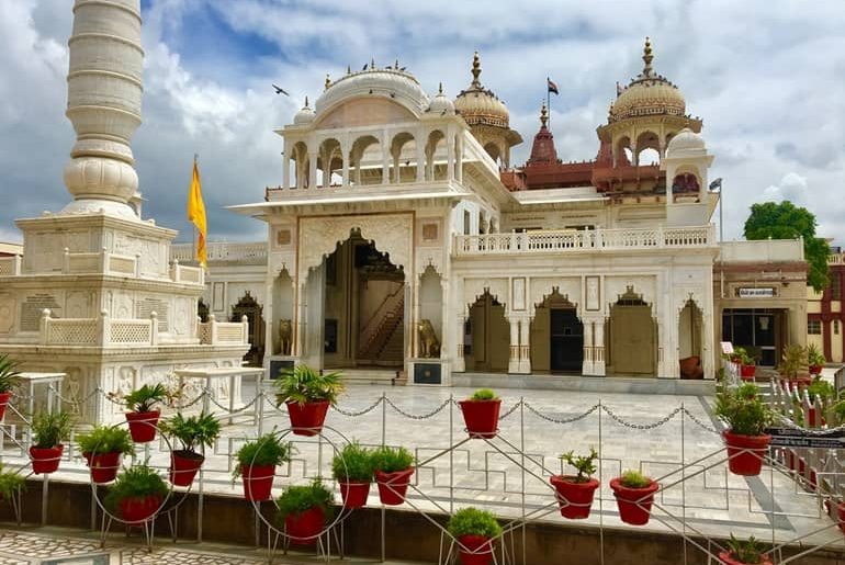 राजस्थान में घूमने लायक प्रसिद्ध मंदिर श्री महावीर जी मंदिर 