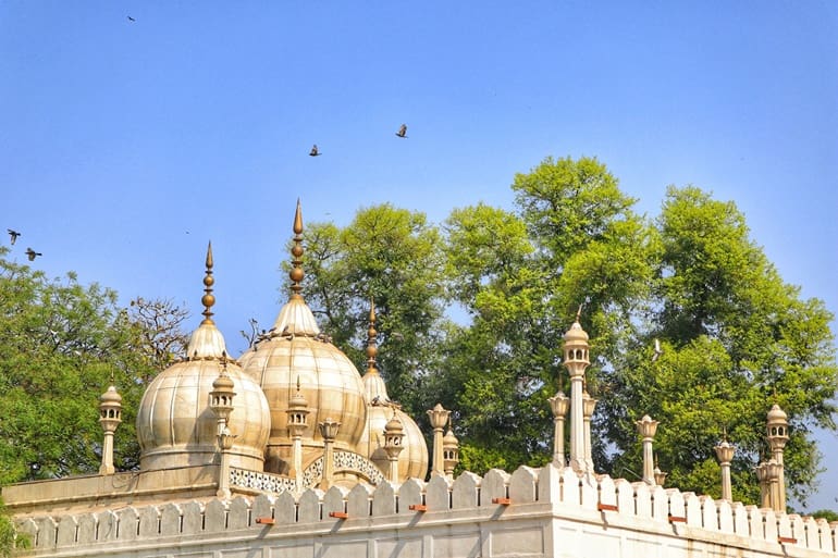 नई दिल्ली की मोती मस्जिद घूमने जाने का सबसे अच्छा समय