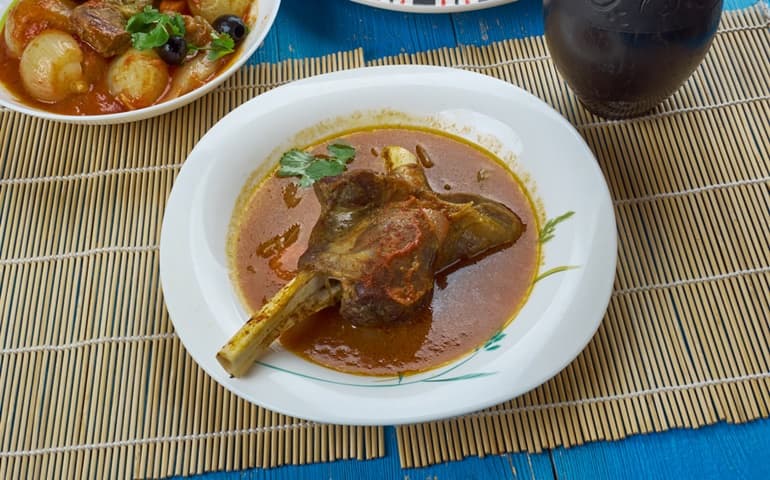 इंडिया में स्वादिष्ट व्यंजन भोपाल का पाया सूप 