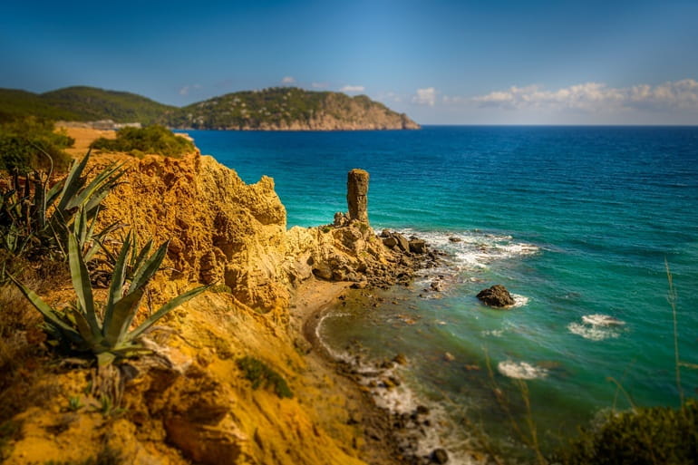 स्पेन में घूमने के लिए सबसे लोकप्रिय स्थान इबीसा पर्यटन