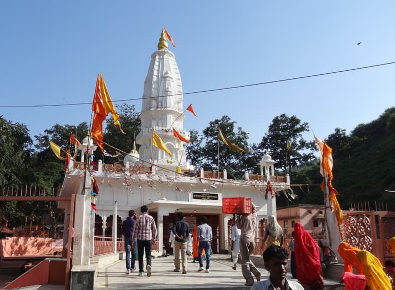 भरतरी बाबा का मंदिर के दर्शन की जानकारी - Bharthari Baba Ka Mandir In Hindi